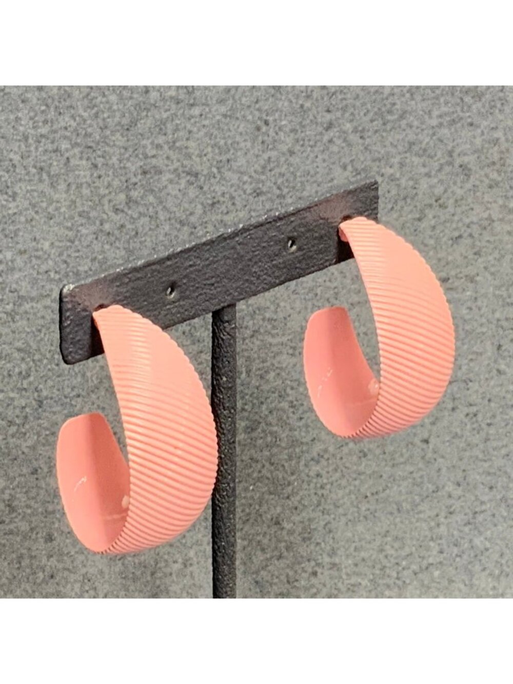 Ridged Hoop Pierced Earrings 1.5 In Retro Pink Enamel Textured Design Vintage